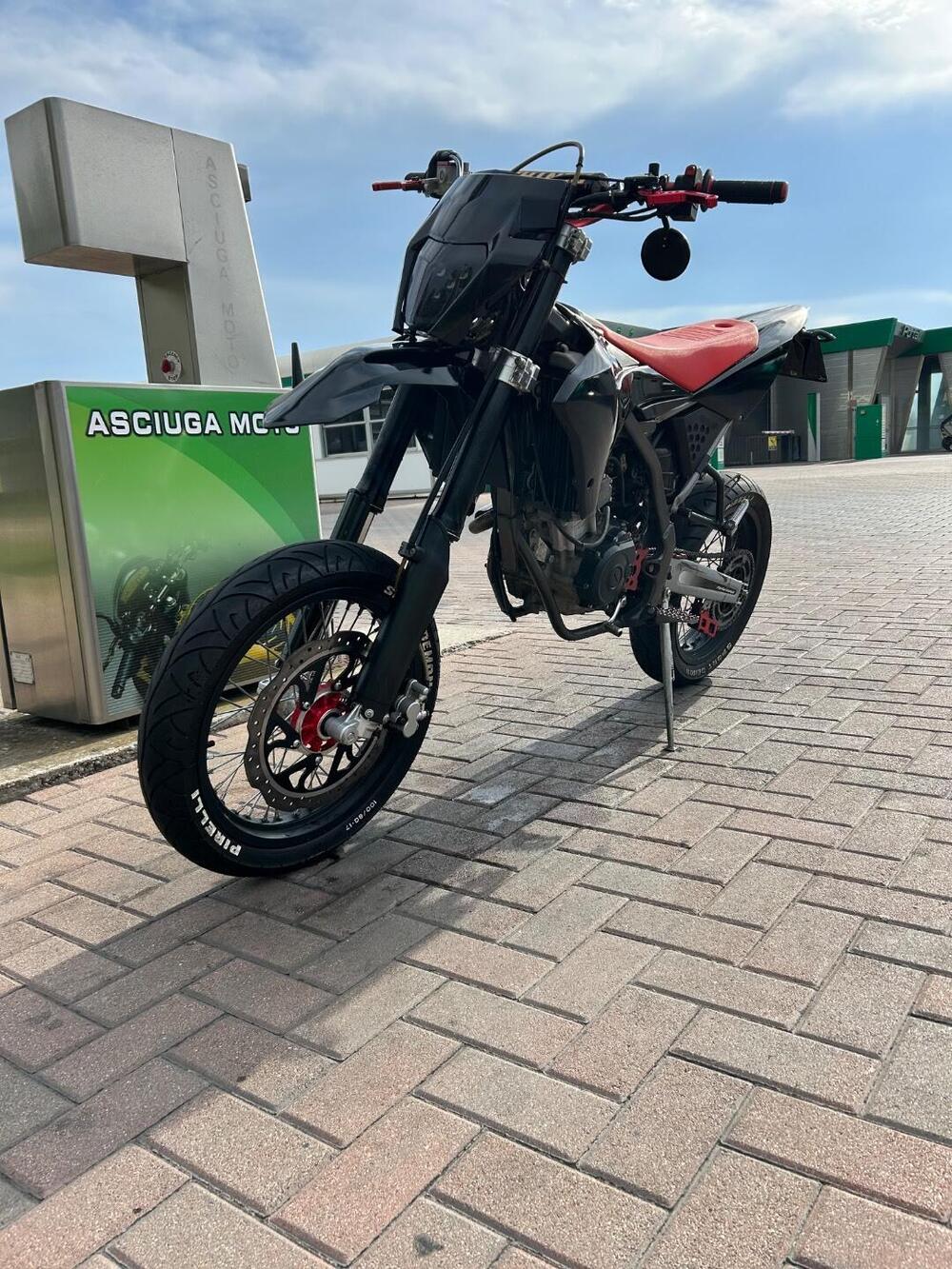 Fantic Motor Motard 125 Performance 4t (2020) (3)