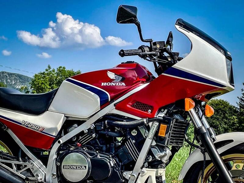 Honda VF750F (3)