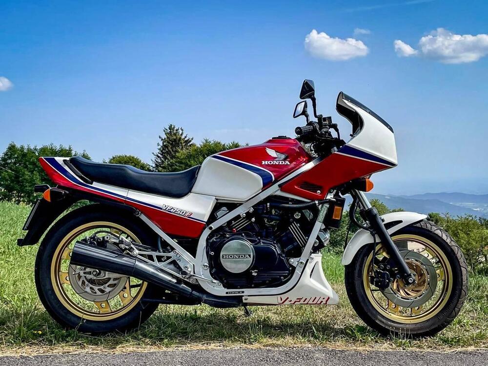 Honda VF750F (5)