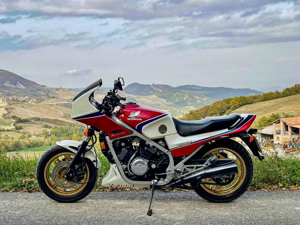 Honda VF750F (7)