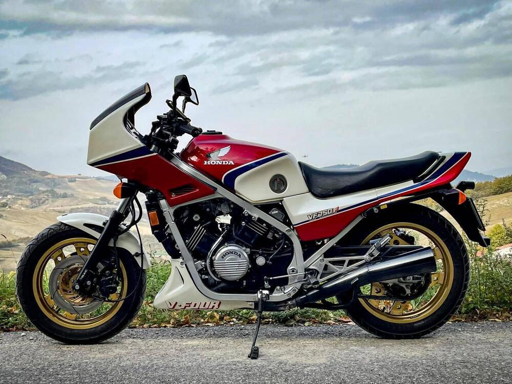 Honda VF750F (8)