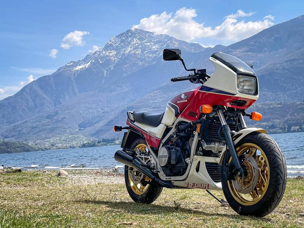 Honda VF750F (10)