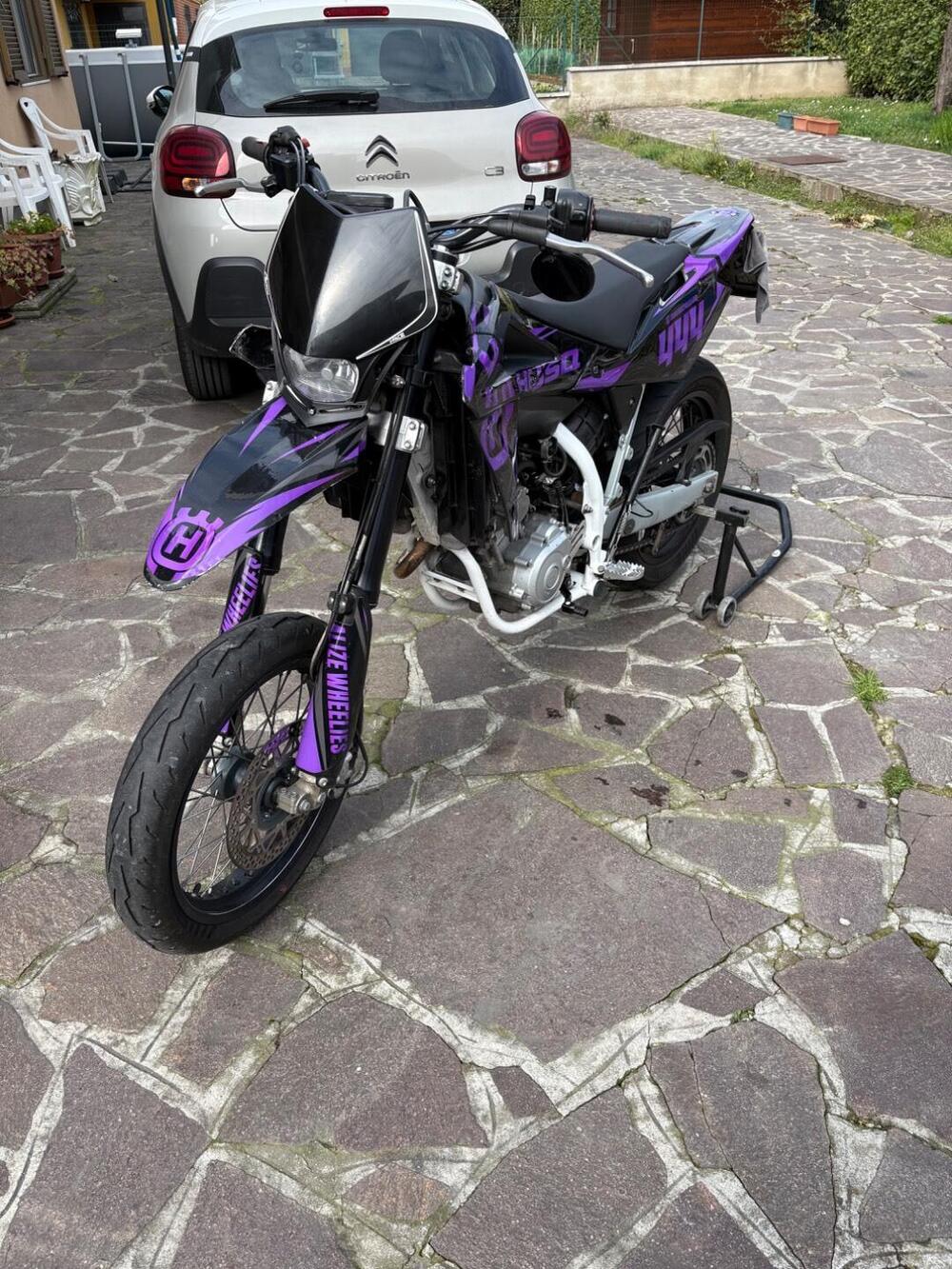 Husqvarna SM 125 (2010 - 12) (4)