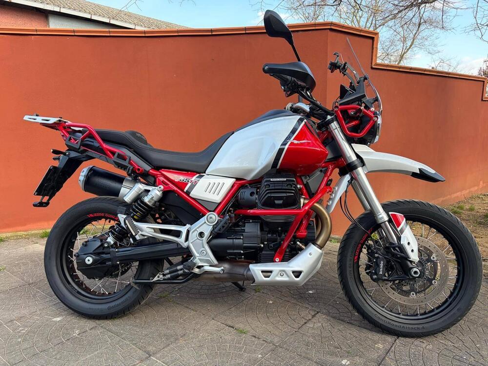 Moto Guzzi V85 TT Evocative Graphics (2019 - 20) (3)