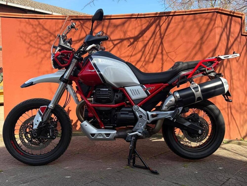 Moto Guzzi V85 TT Evocative Graphics (2019 - 20) (4)