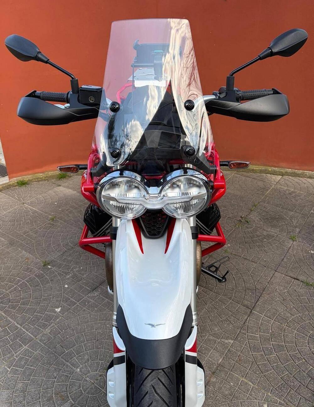 Moto Guzzi V85 TT Evocative Graphics (2019 - 20) (5)