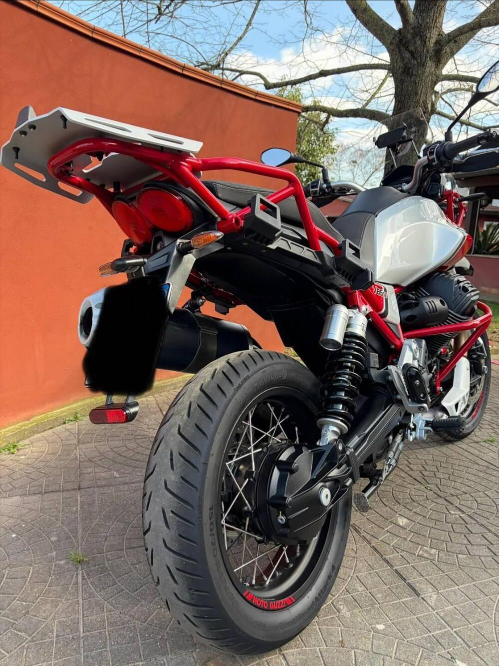 Moto Guzzi V85 TT Evocative Graphics (2019 - 20) (6)