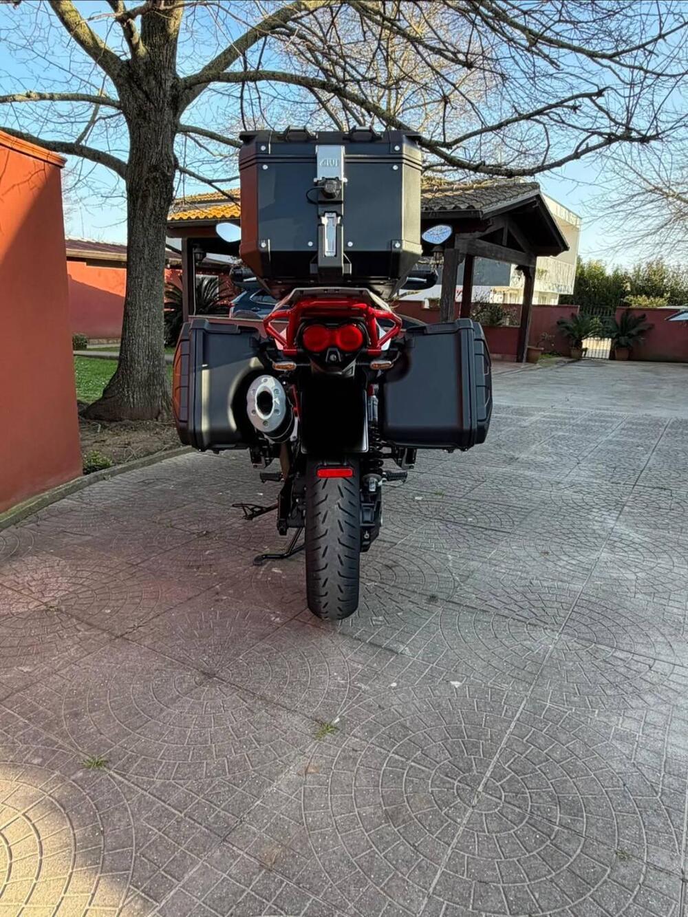 Moto Guzzi V85 TT Evocative Graphics (2019 - 20) (7)