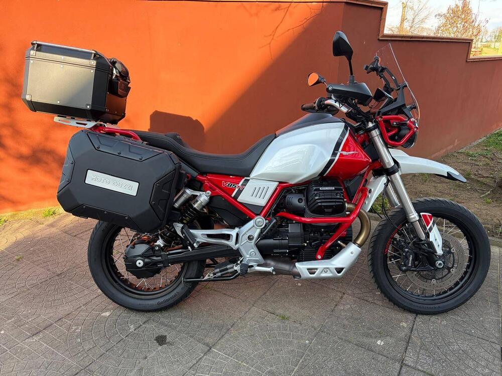 Moto Guzzi V85 TT Evocative Graphics (2019 - 20)
