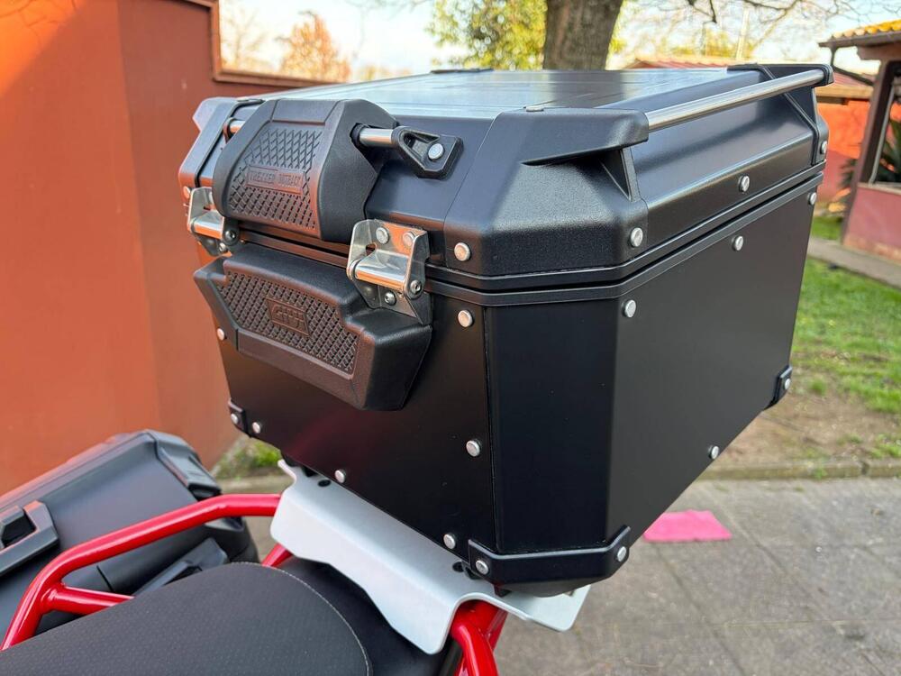 Moto Guzzi V85 TT Evocative Graphics (2019 - 20) (8)