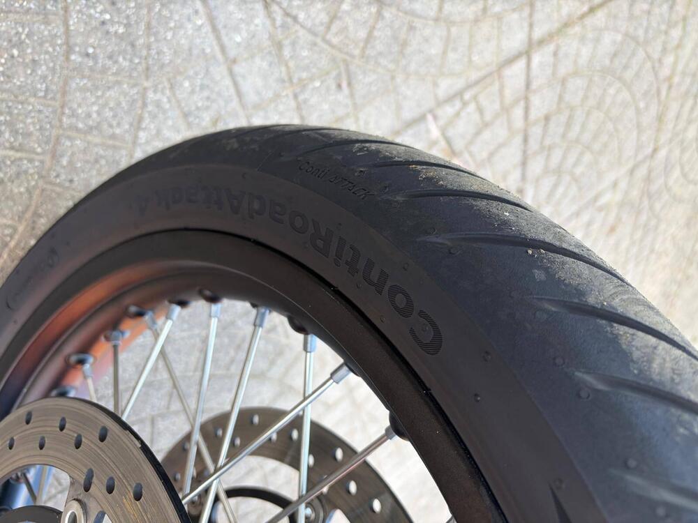 Moto Guzzi V85 TT Evocative Graphics (2019 - 20) (11)