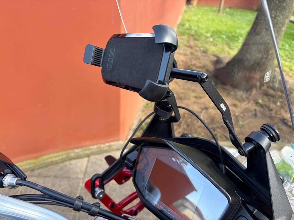 Moto Guzzi V85 TT Evocative Graphics (2019 - 20) (12)