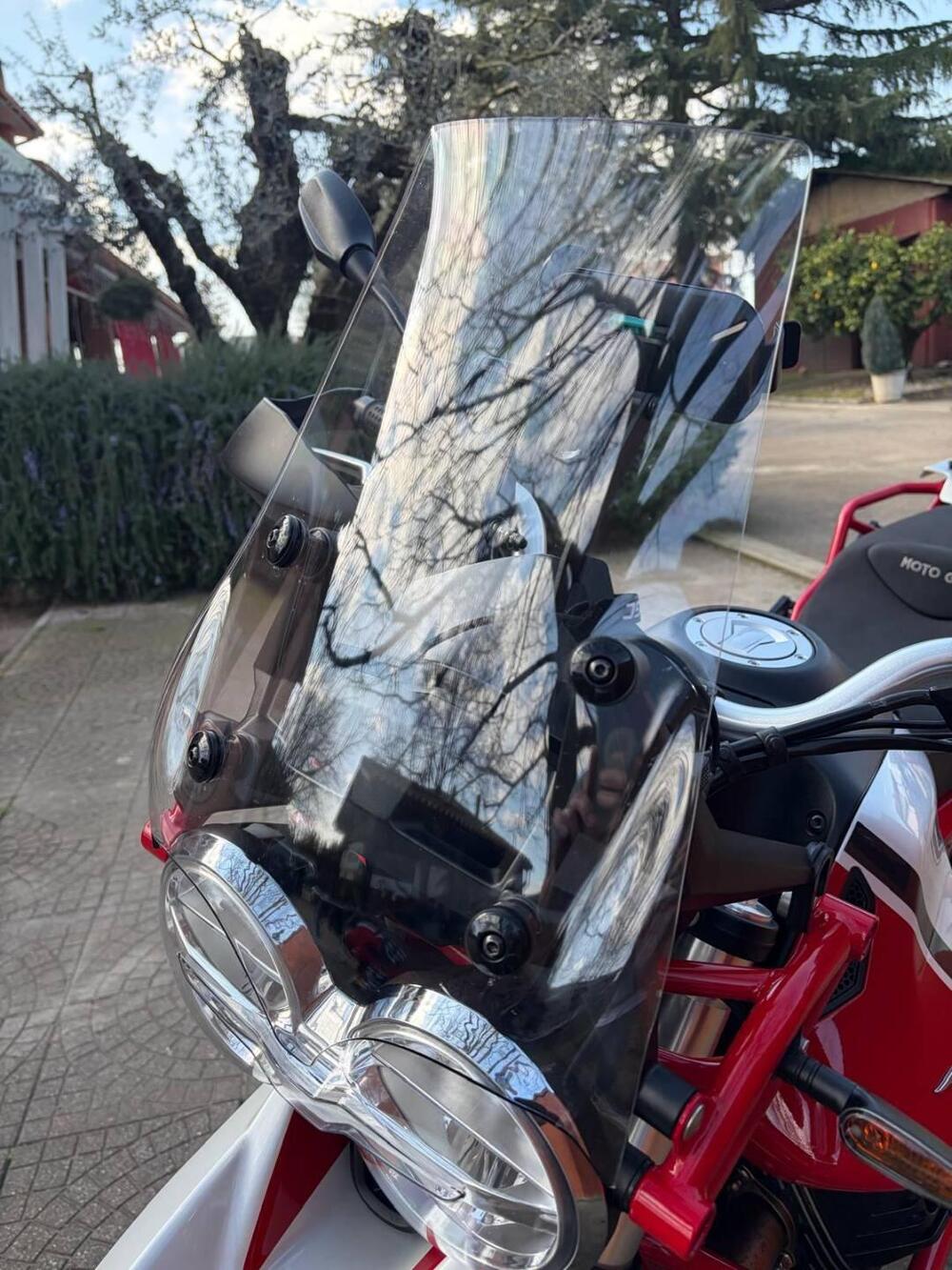 Moto Guzzi V85 TT Evocative Graphics (2019 - 20) (13)