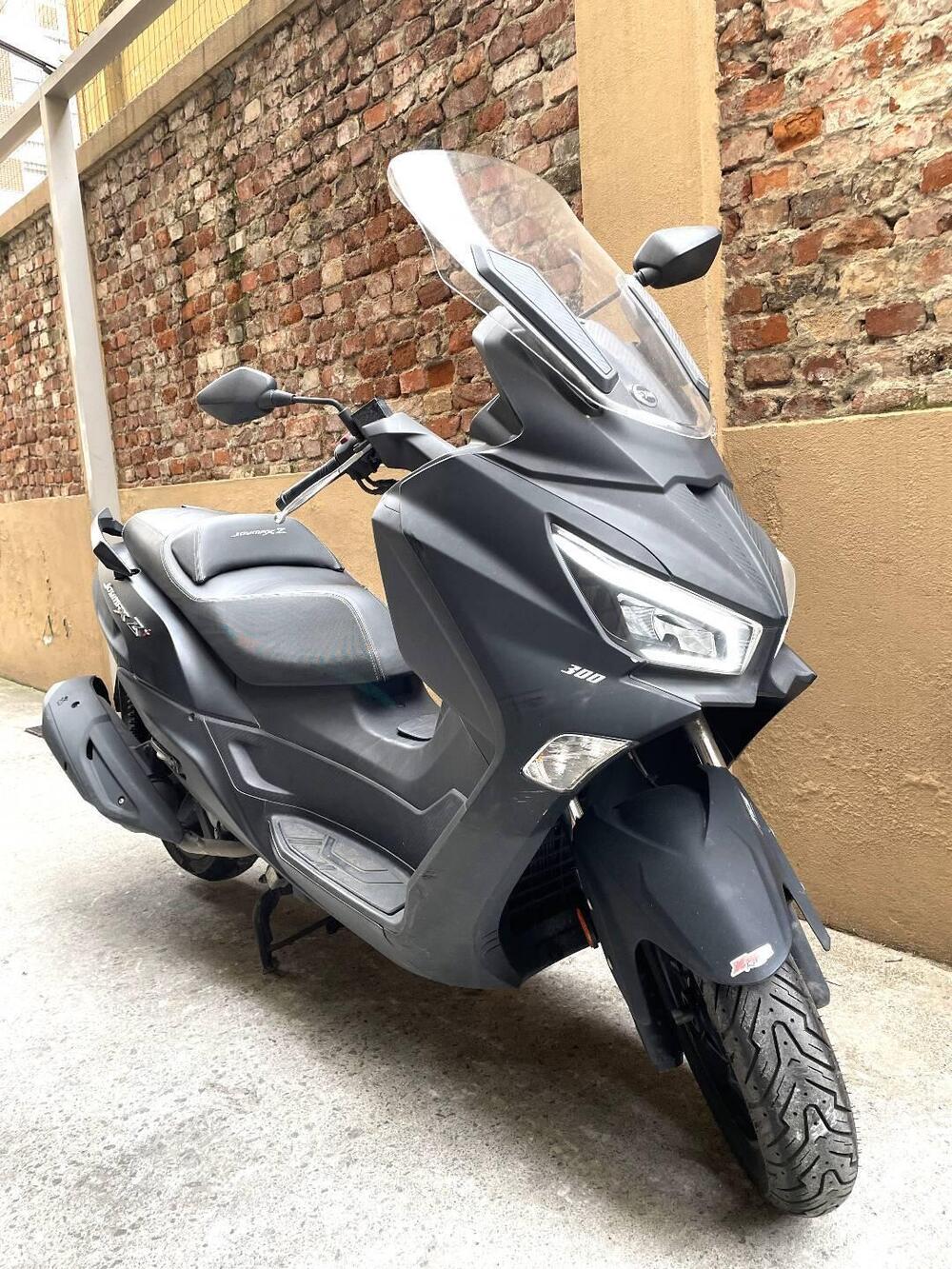 Sym Joymax 300 Z+ (2021 - 24) (2)