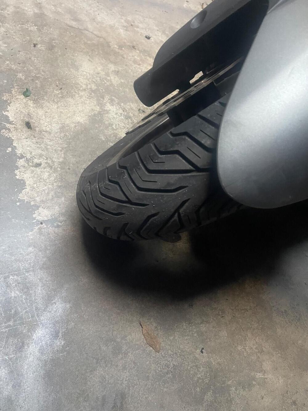 Kymco Downtown 350i ABS (2015 - 17) (3)