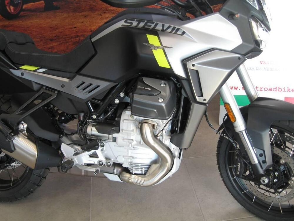 Moto Guzzi Stelvio (2024 - 26) (4)