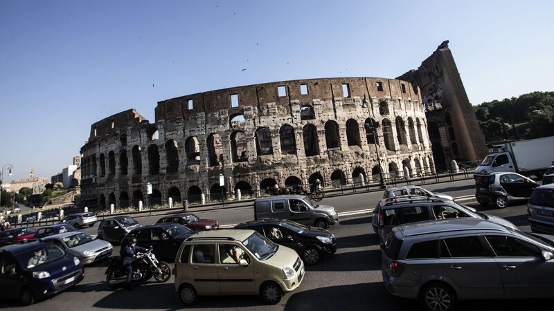 Calano i tragitti per scuola e lavoro, oltre un italiano su tre sceglie soluzioni green