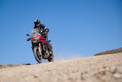 Test TKC 80&sup2;: una nuova era della gomma travel enduro secondo Continental 