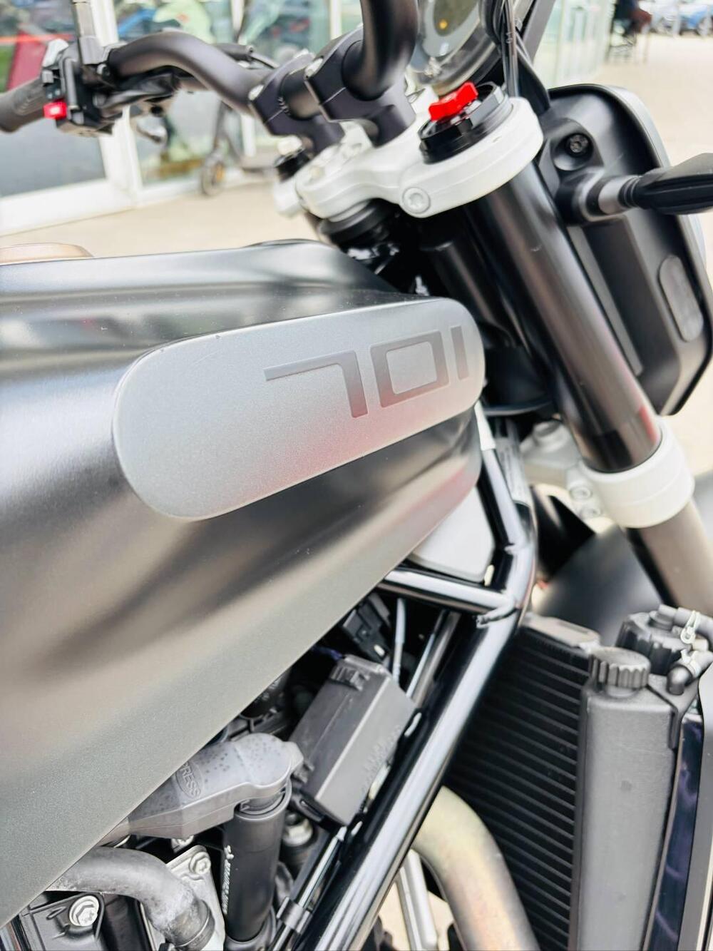 Husqvarna Svartpilen 701 (2019) (4)