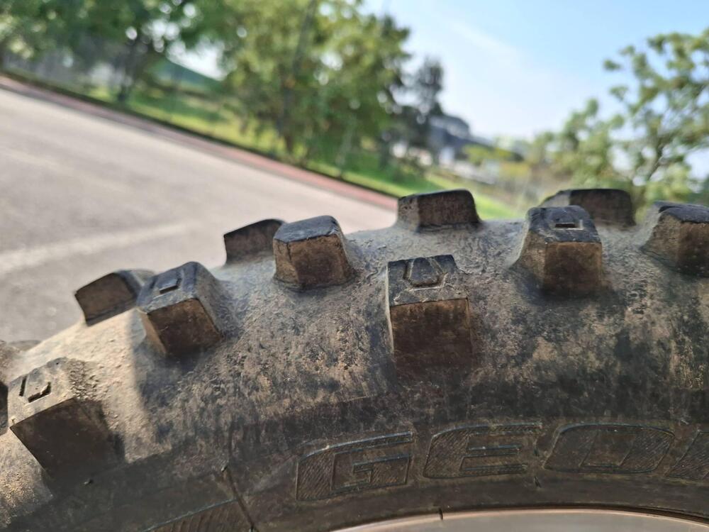 HM CRE F 300 X (2012)