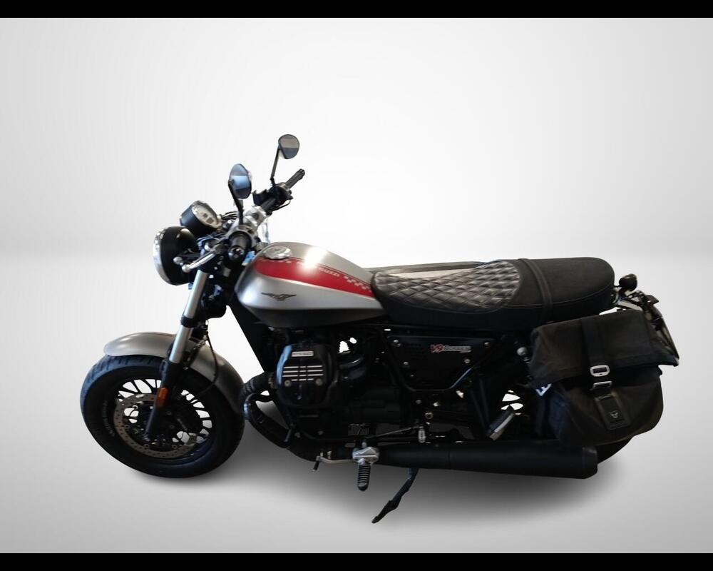 Moto Guzzi V9 Bobber (2016 - 18) (6)