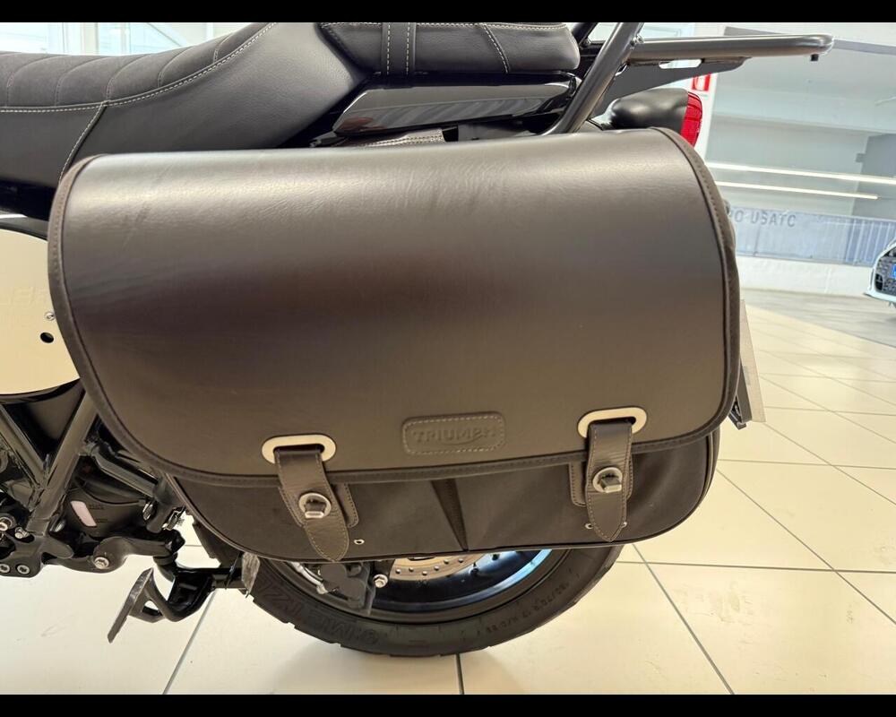 Triumph Scrambler 900 Stealth Edition (2024) (15)