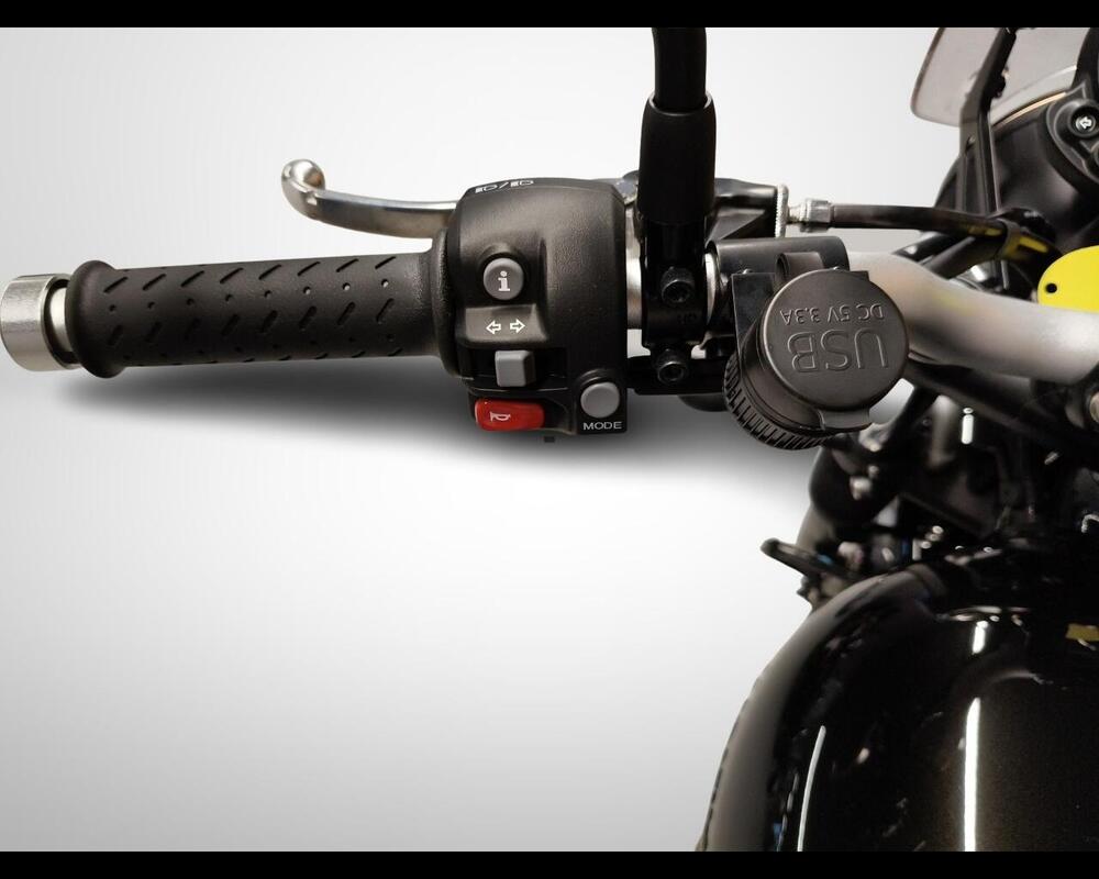 Triumph Scrambler 900 Stealth Edition (2024) (10)