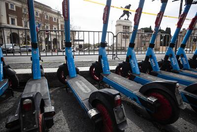 Targa e assicurazione monopattini: problemi a raffica, tutto slitta ad aprile
