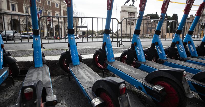 Targa e assicurazione monopattini: problemi a raffica, tutto slitta ad aprile