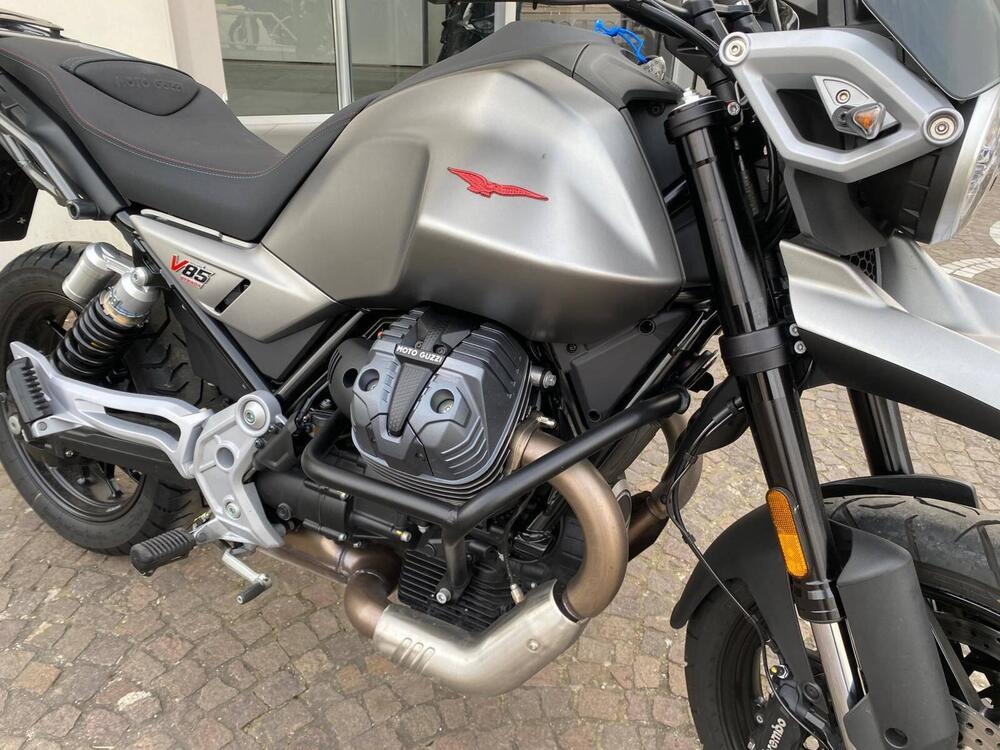 Moto Guzzi V85 Strada (2024 - 26) (5)