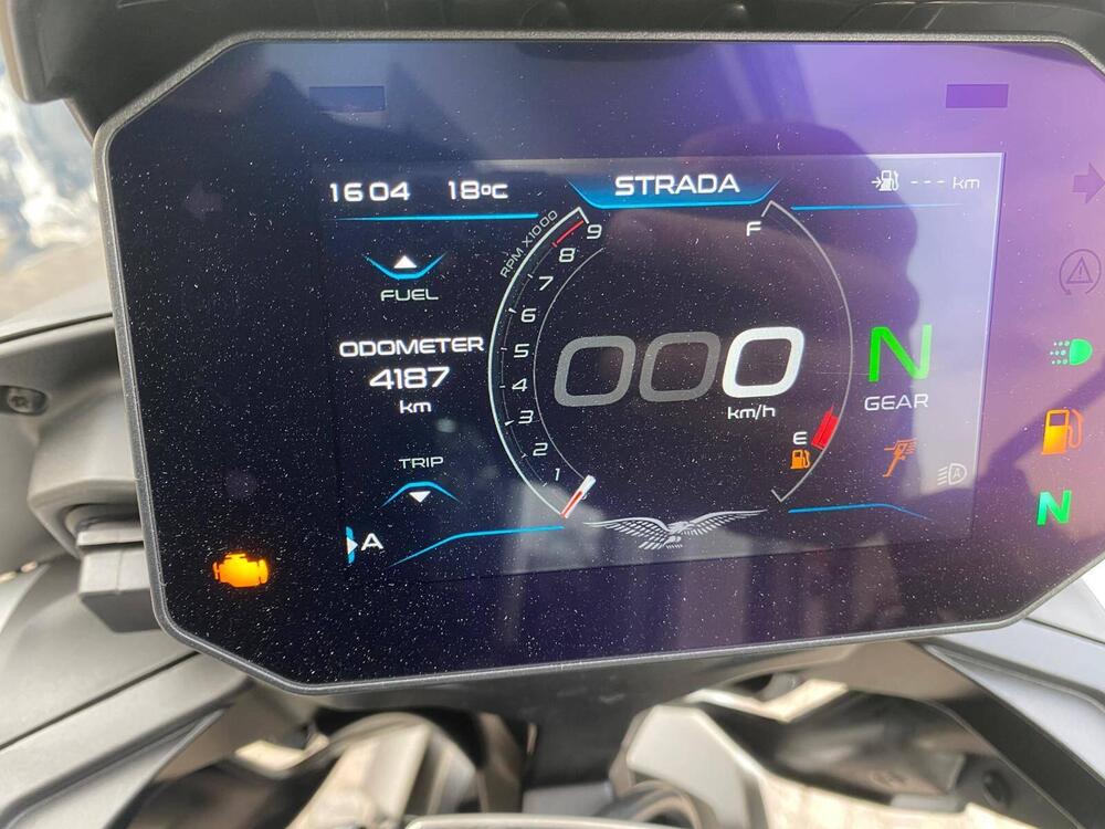 Moto Guzzi V85 Strada (2024 - 26) (3)