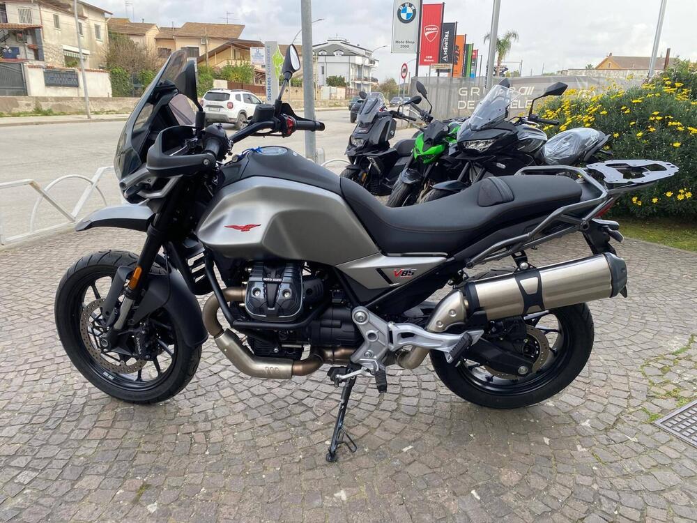 Moto Guzzi V85 Strada (2024 - 26) (2)