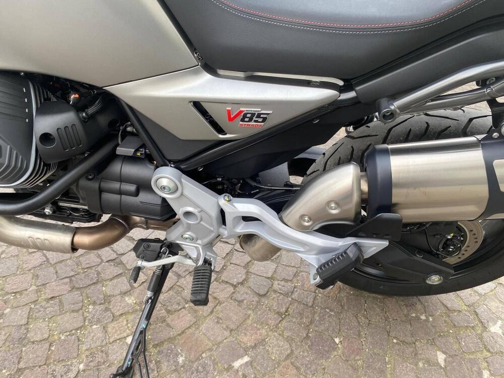 Moto Guzzi V85 Strada (2024 - 26) (11)