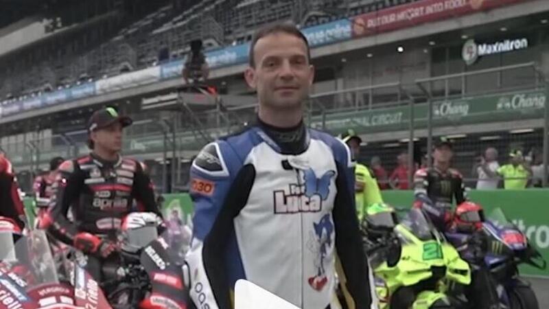 Il pilota Guintoli in tuta in pelle in omaggio al figlio che non c&rsquo;&egrave; pi&ugrave; [VIDEO]