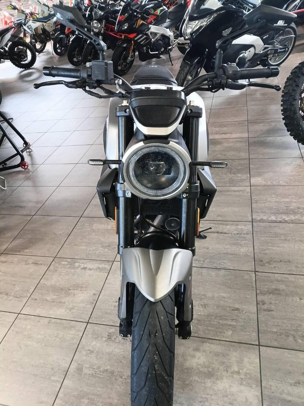 Moto Morini SEIEMMEZZO STR (2022 - 26) (7)