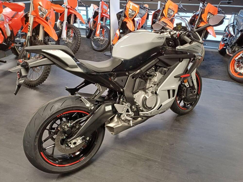 CFMOTO 675SR-R (2025 - 26) (4)