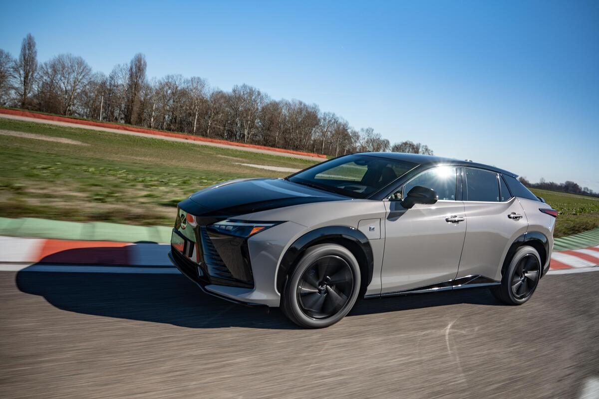 Lexus Rz Graph Lexus RZ, rivoluzione o azzardo? Lo sterzo by-wire sotto esame - Prove ...