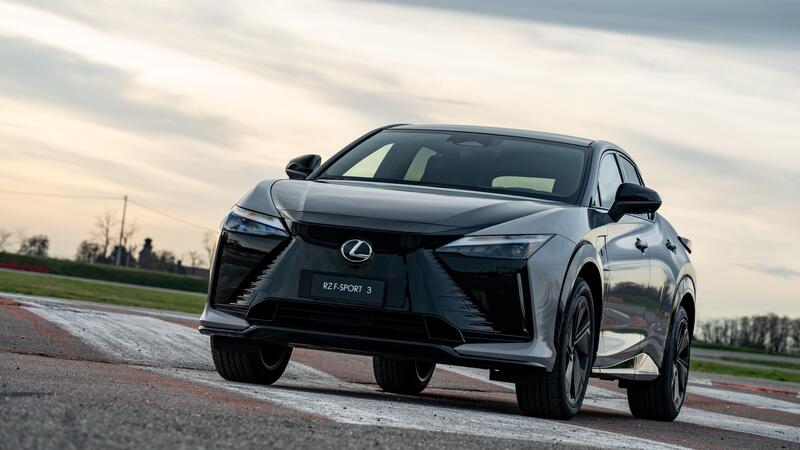 Lexus RZ, rivoluzione o azzardo? Lo sterzo by-wire sotto esame
