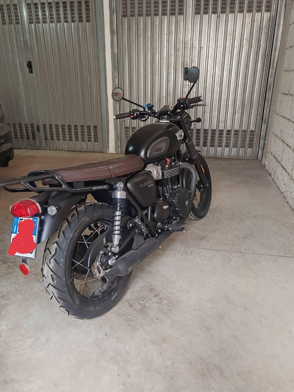 Triumph Bonneville T100 Black (2017 - 20) (2)