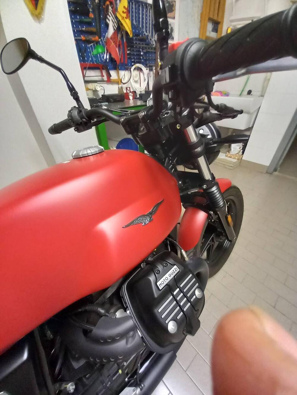 Moto Guzzi V7 Stone (2021 - 24)