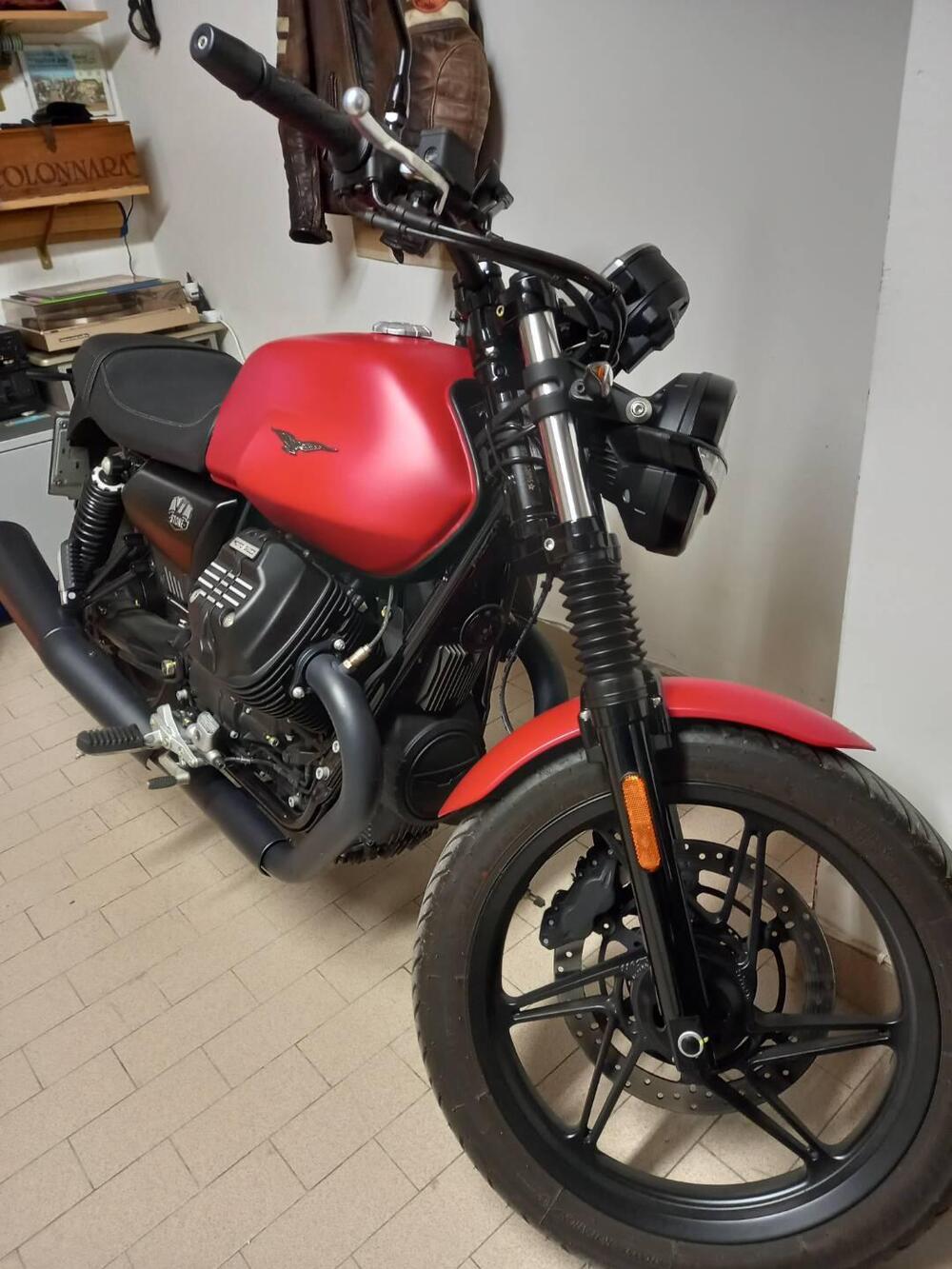 Moto Guzzi V7 Stone (2021 - 24) (3)