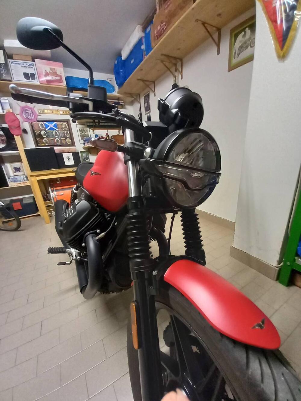Moto Guzzi V7 Stone (2021 - 24) (6)