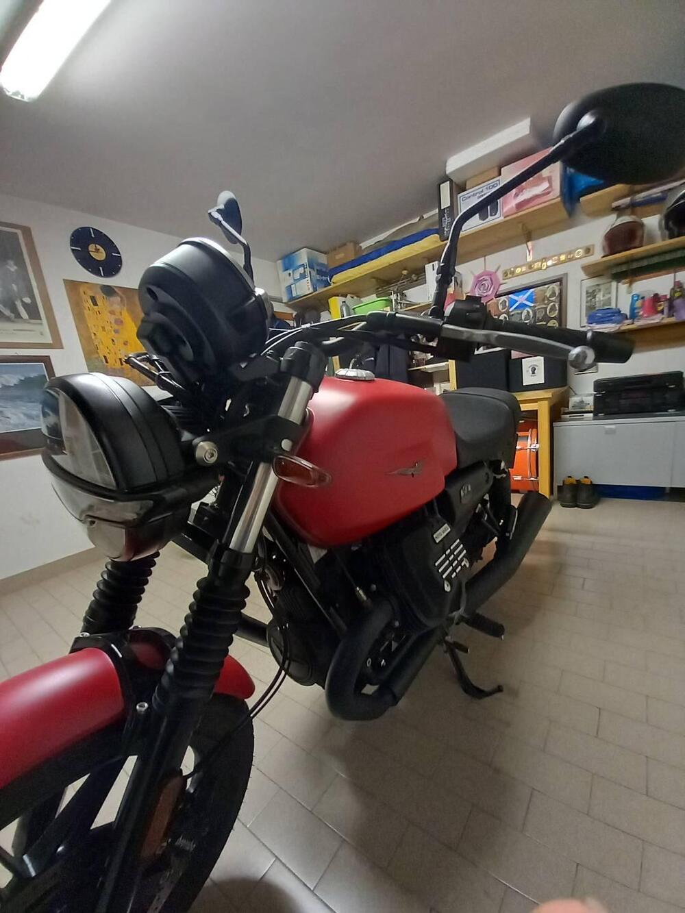 Moto Guzzi V7 Stone (2021 - 24) (7)