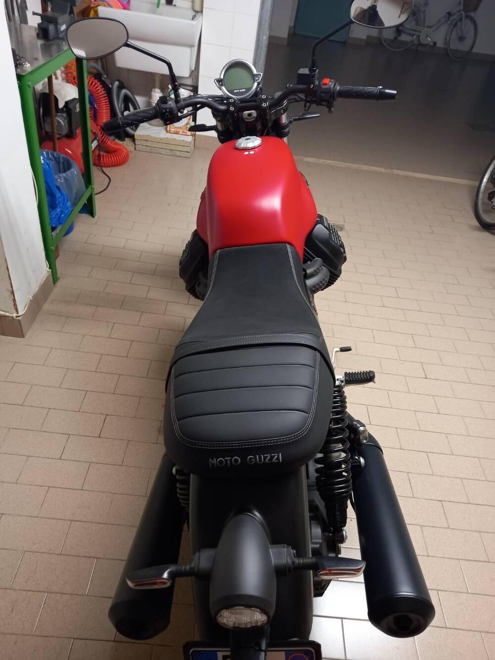 Moto Guzzi V7 Stone (2021 - 24) (10)