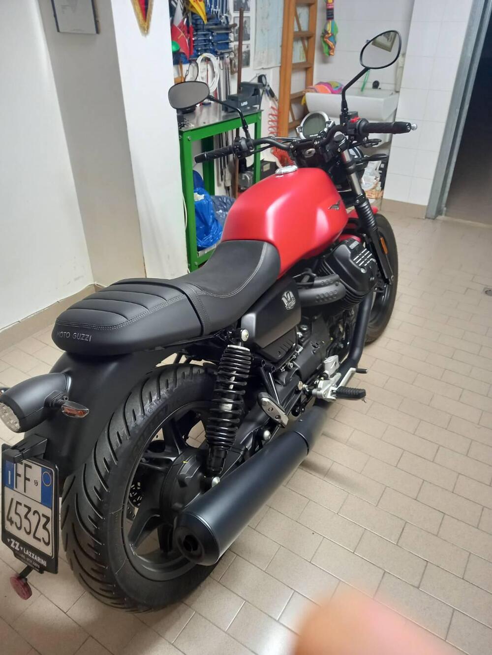 Moto Guzzi V7 Stone (2021 - 24) (12)