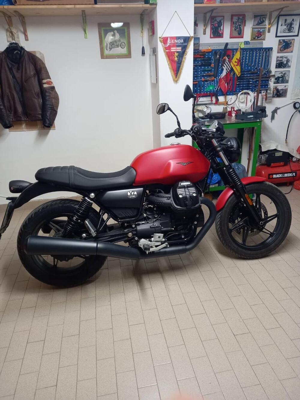 Moto Guzzi V7 Stone (2021 - 24) (13)