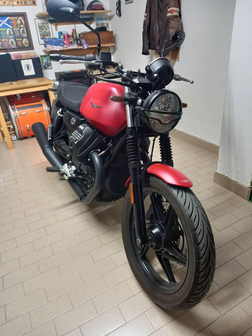 Moto Guzzi V7 Stone (2021 - 24) (14)