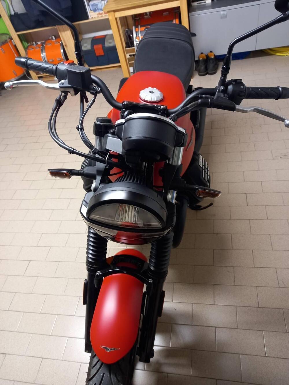 Moto Guzzi V7 Stone (2021 - 24) (16)