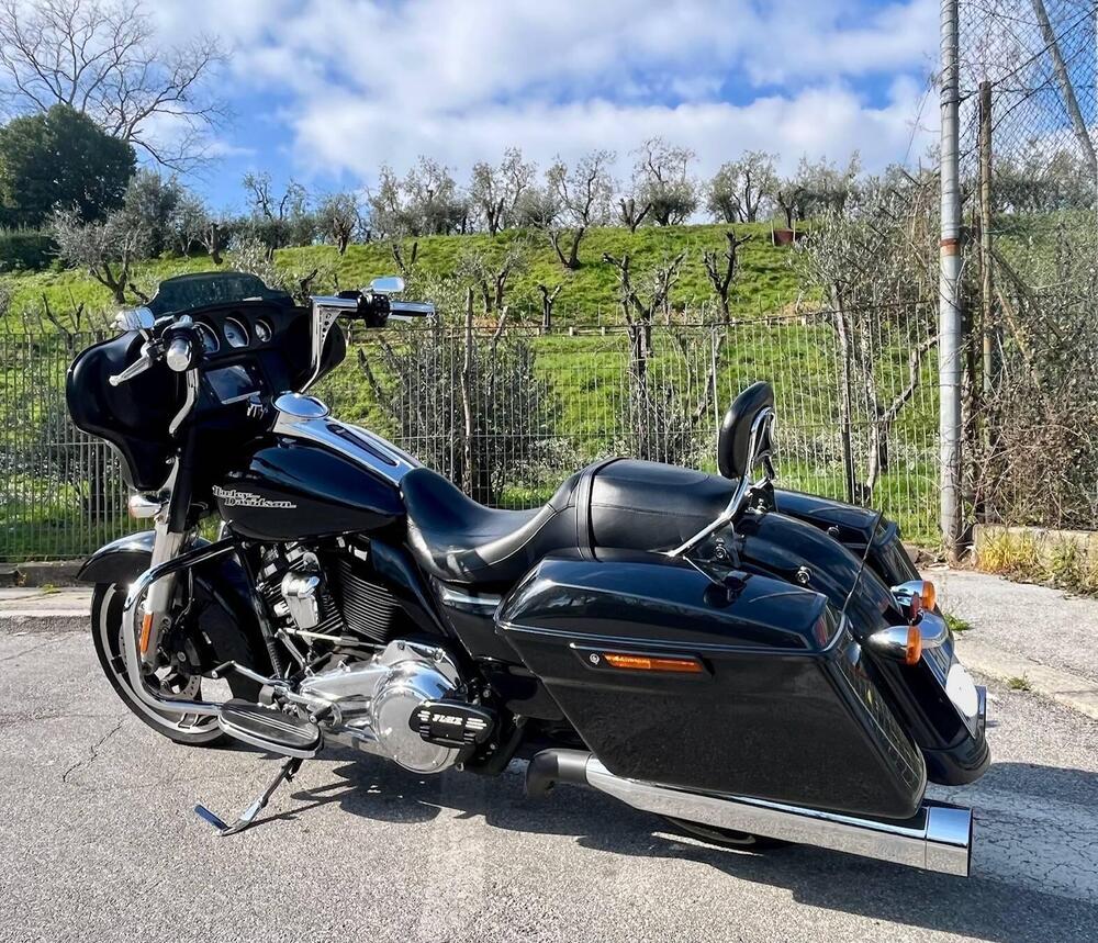 Harley-Davidson 107 Street Glide (2017 - 19) - FLHX (4)