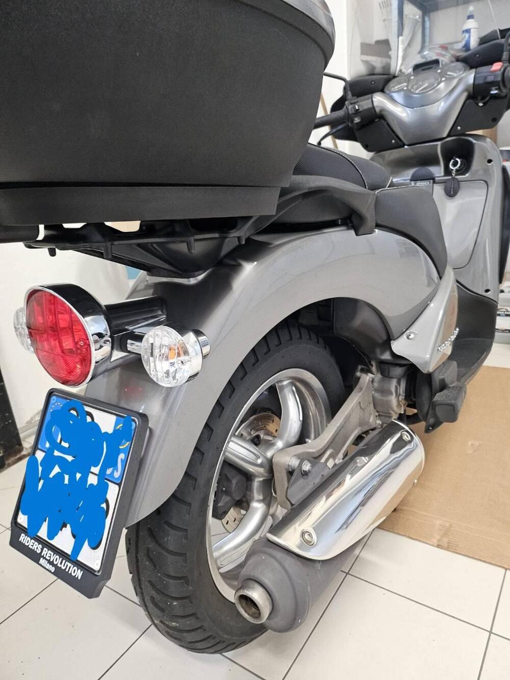 Aprilia Scarabeo 250 GT (2004 - 07) (11)